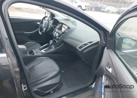 2014 Ford Focus Titanium z USA, uszkodzony, nr VIN 1FADP3J28EL134524